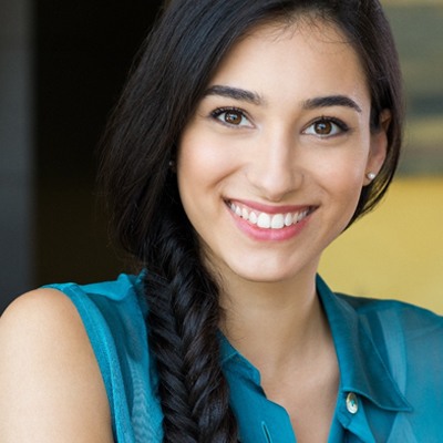 hermosa mujer sonriendo