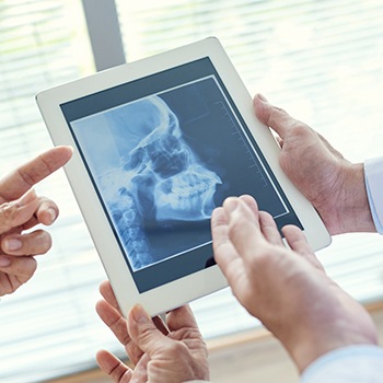 Jaw and skull x-rays on computer